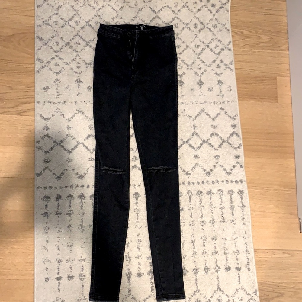 High waisted black skinny jeans with knee slit